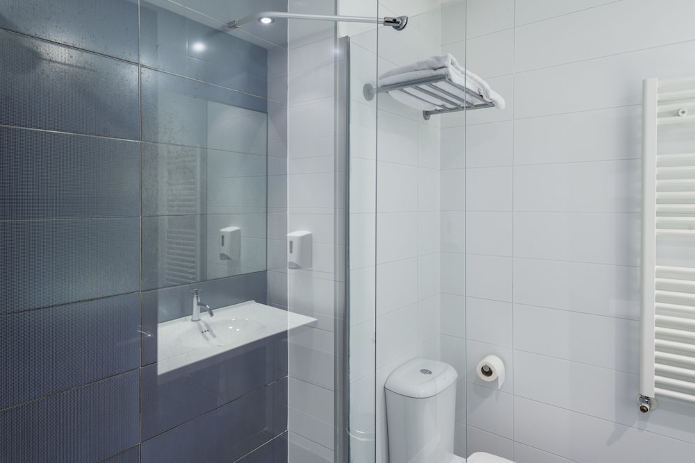 280 Hotel Formerly Premiere Classe Zaragoza 280 12/54