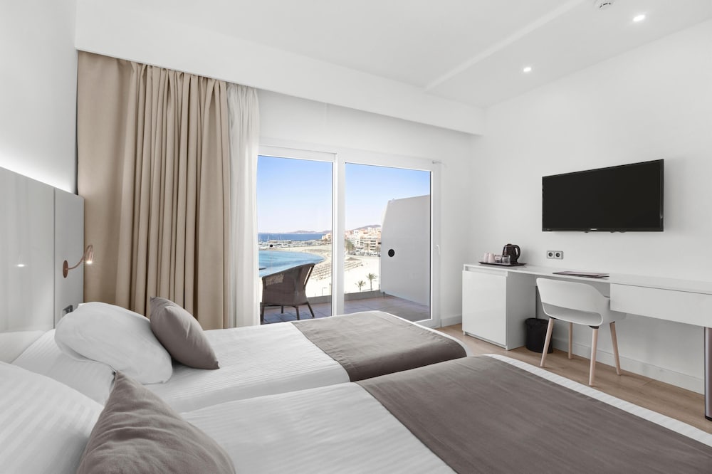 SUPERIOR, DOUBLE BED, PARTIAL SEA VIEW, BALCONY