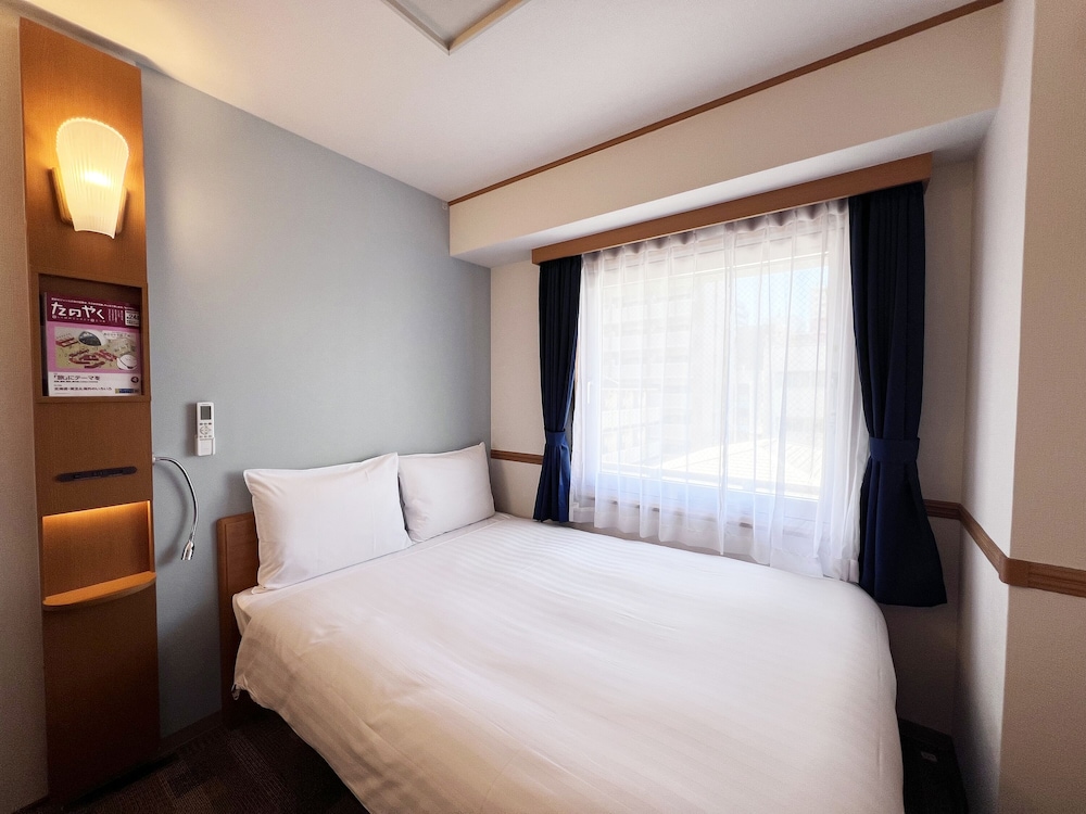 ECONOMY, DOUBLE BED, SMOKING