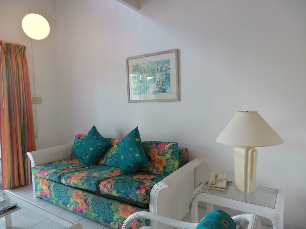 DICKENSON BAY COTTAGES 32/50