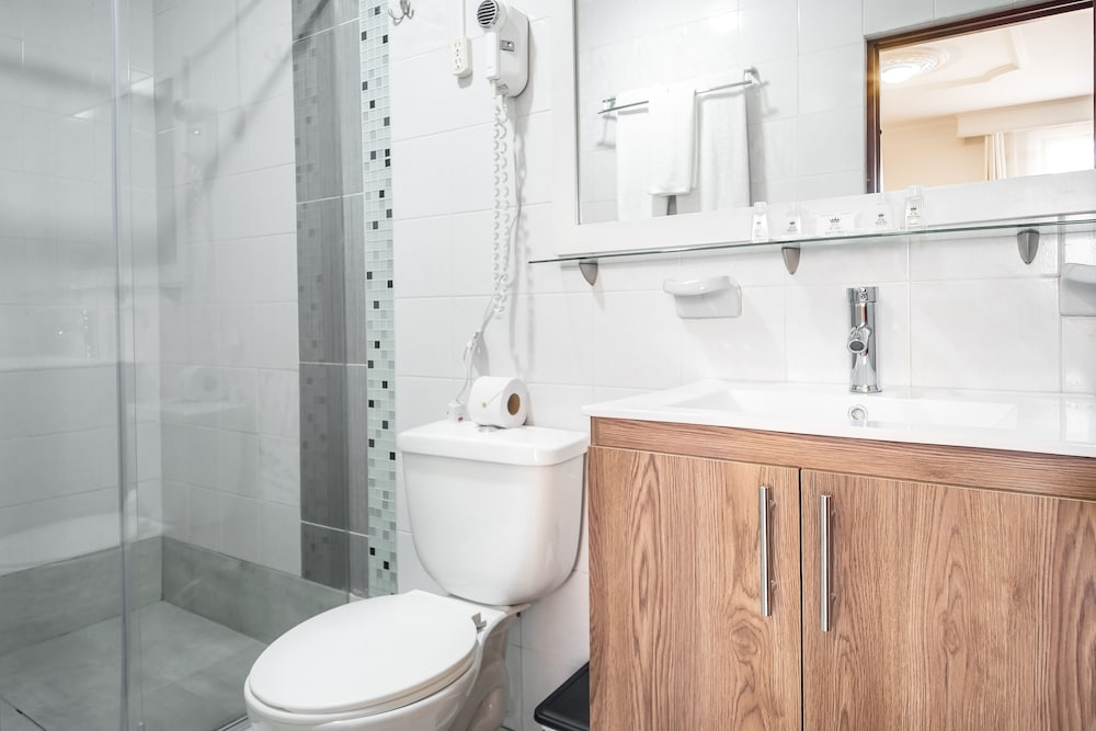 Room, 2 Double and Twin Beds، Ayenda 1066 Virrey Centro 6/8