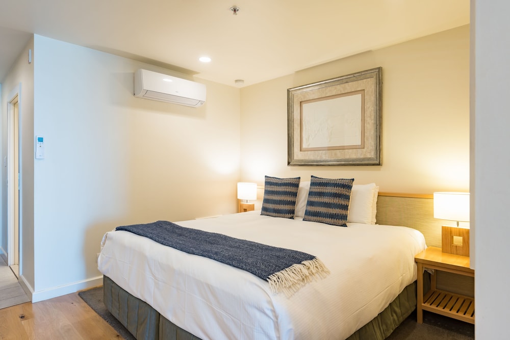 Superior, Studio, King Bed, Ocean View