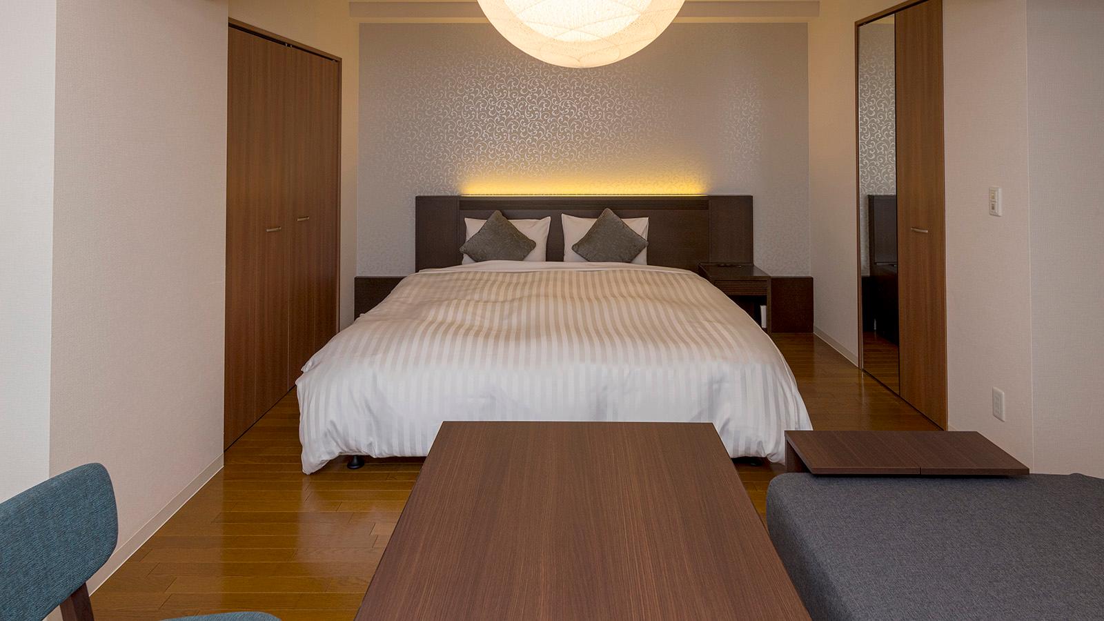 Superior, King Bed, Sofa