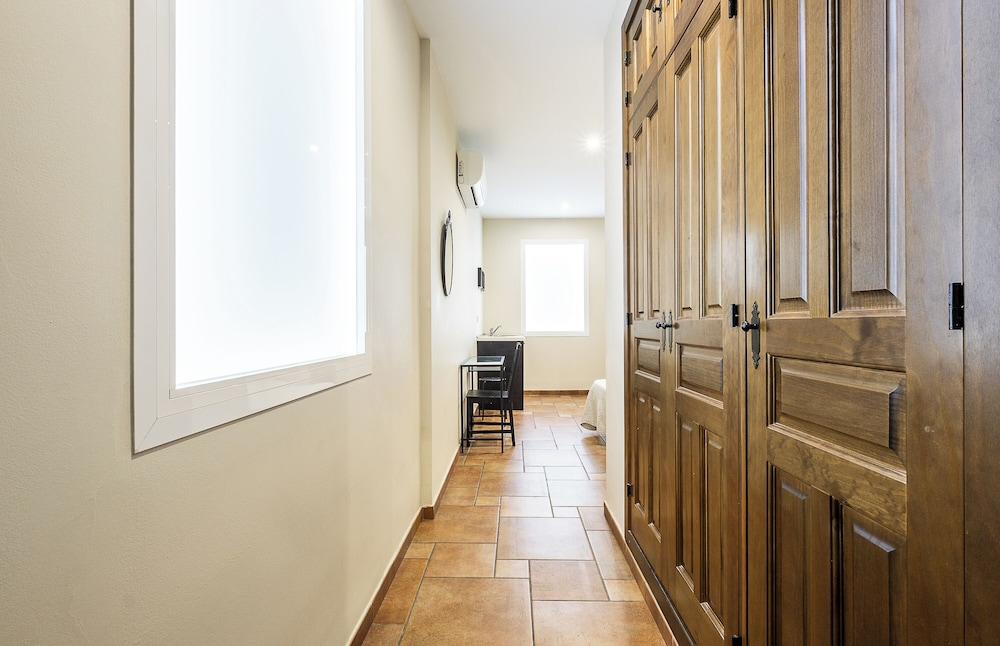 Hostal El Pilar 48/68