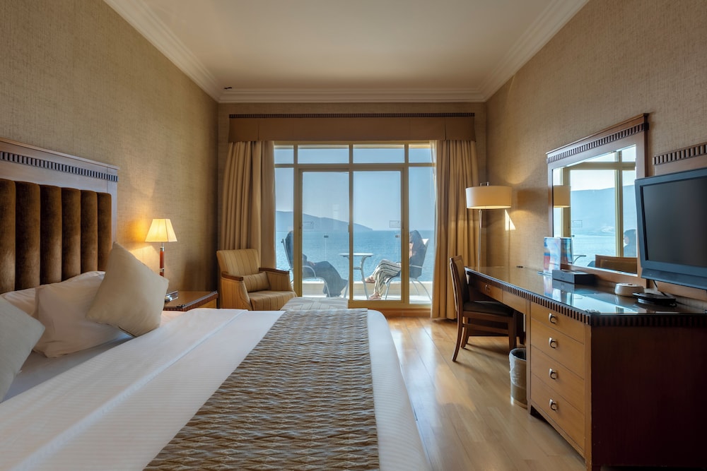 Azimut Hotel Khasab 6/42
