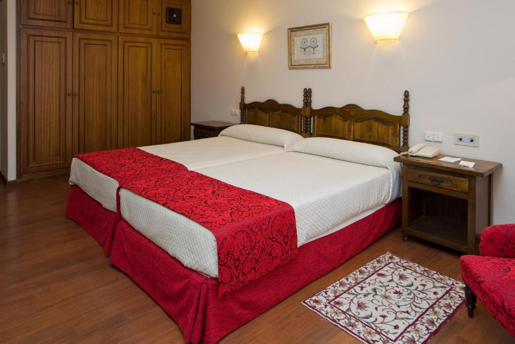 Room, Double or Twin Bed
