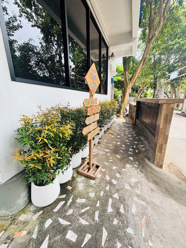 Miss Hong House 46/50