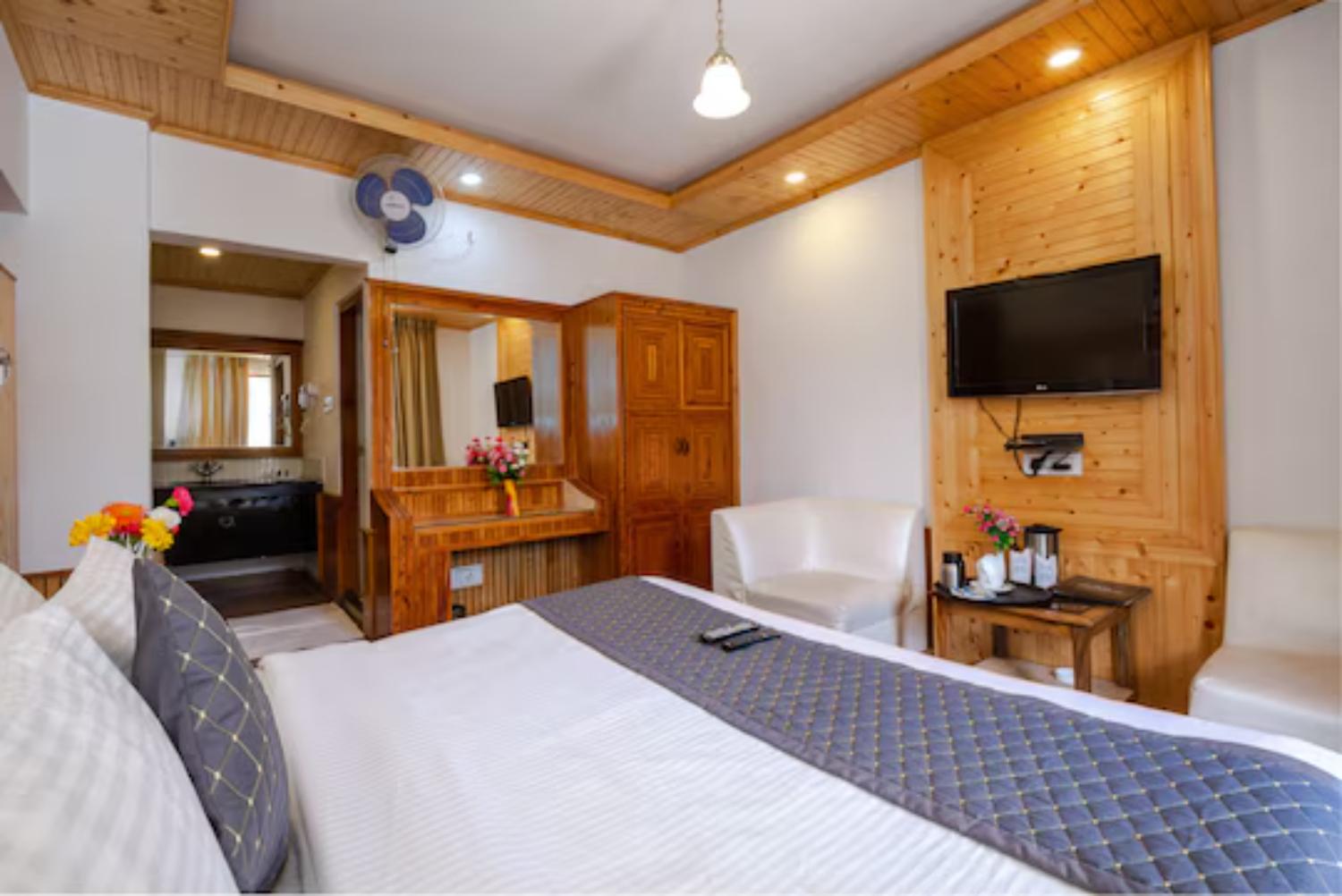 HOTEL HIMGIRI 33/50