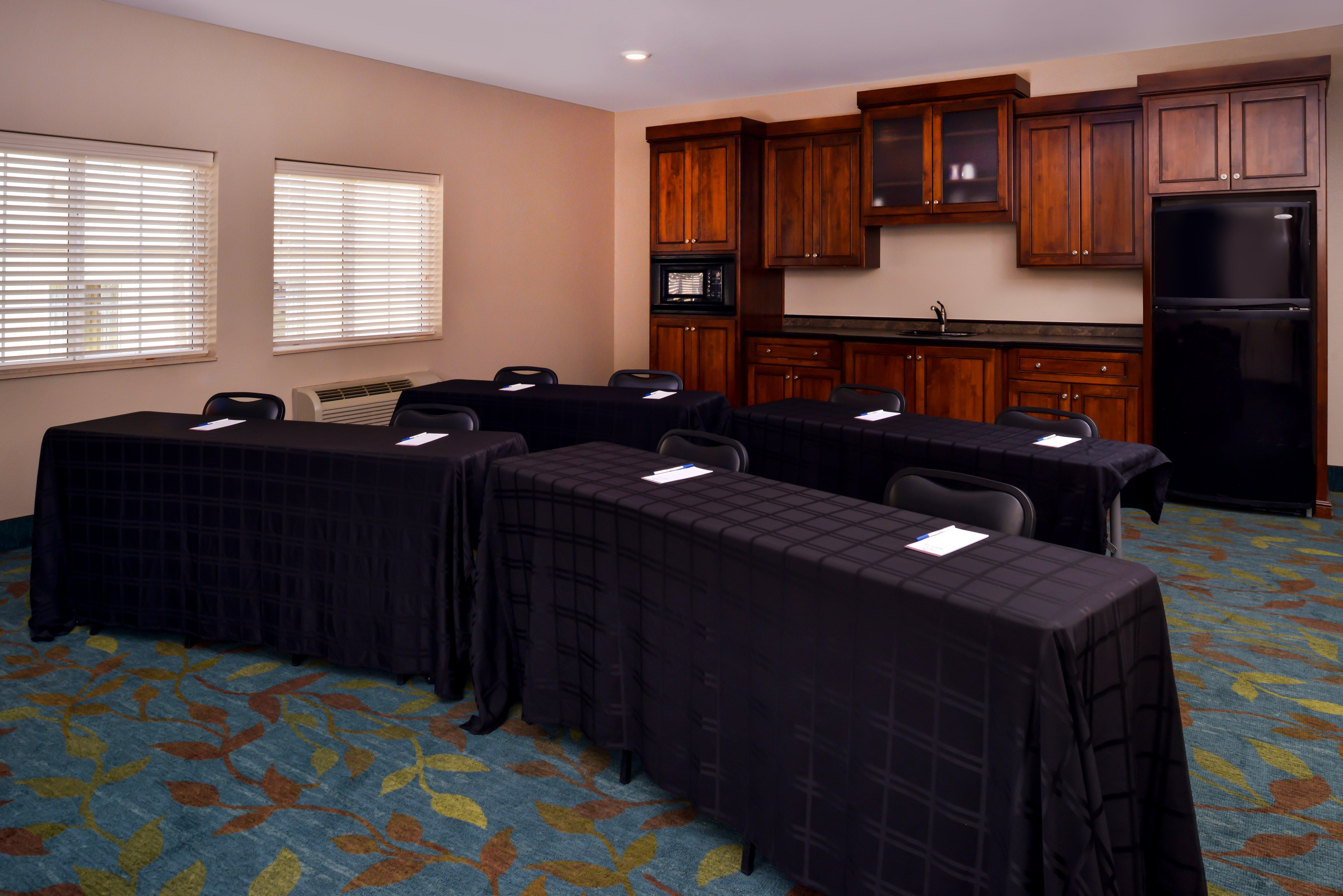 Candlewood Suites Bloomington - Normal an IHG Hotel 18/31