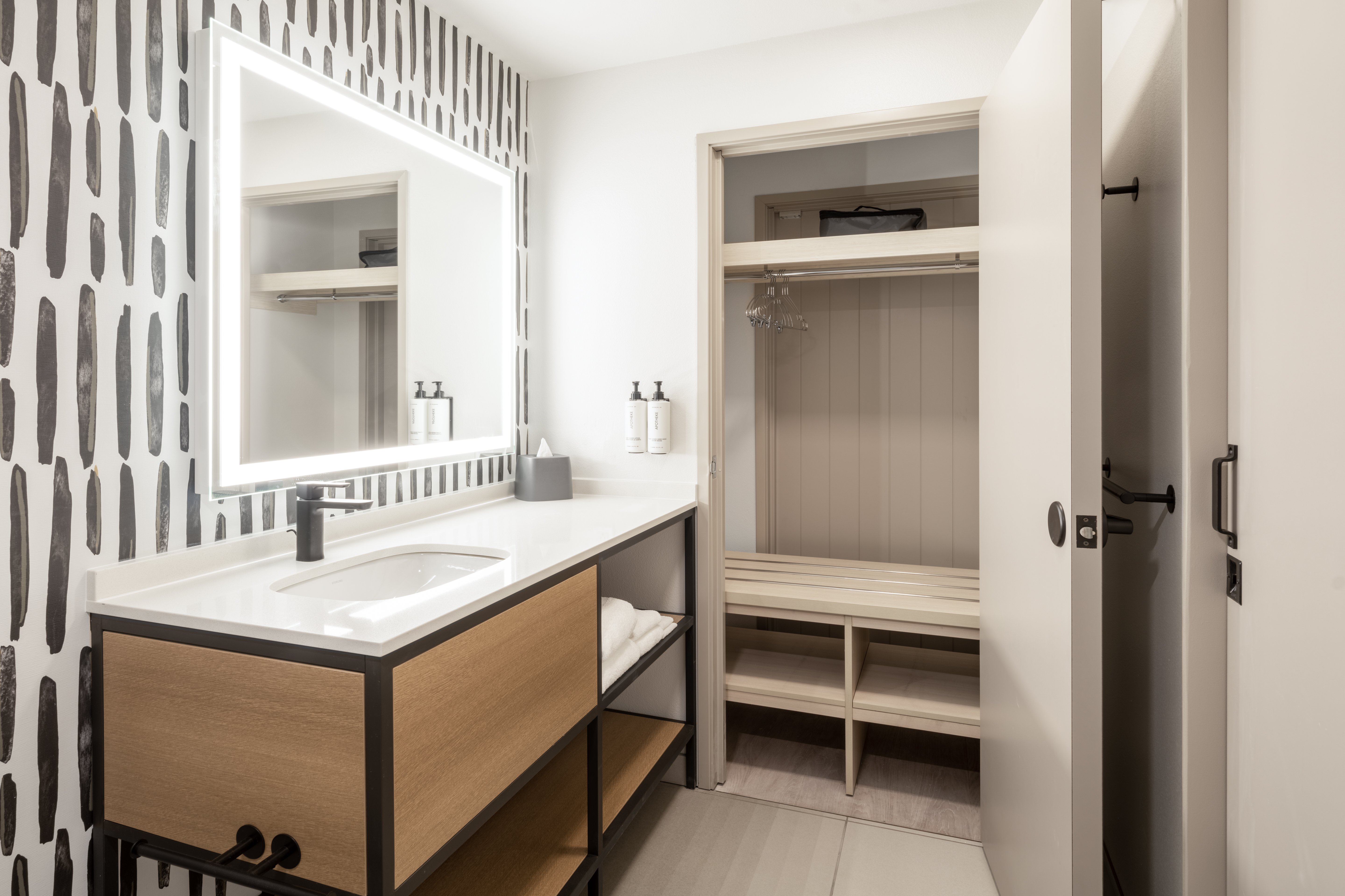 Atwell Suites Austin Airport, an IHG Hotel 72/72