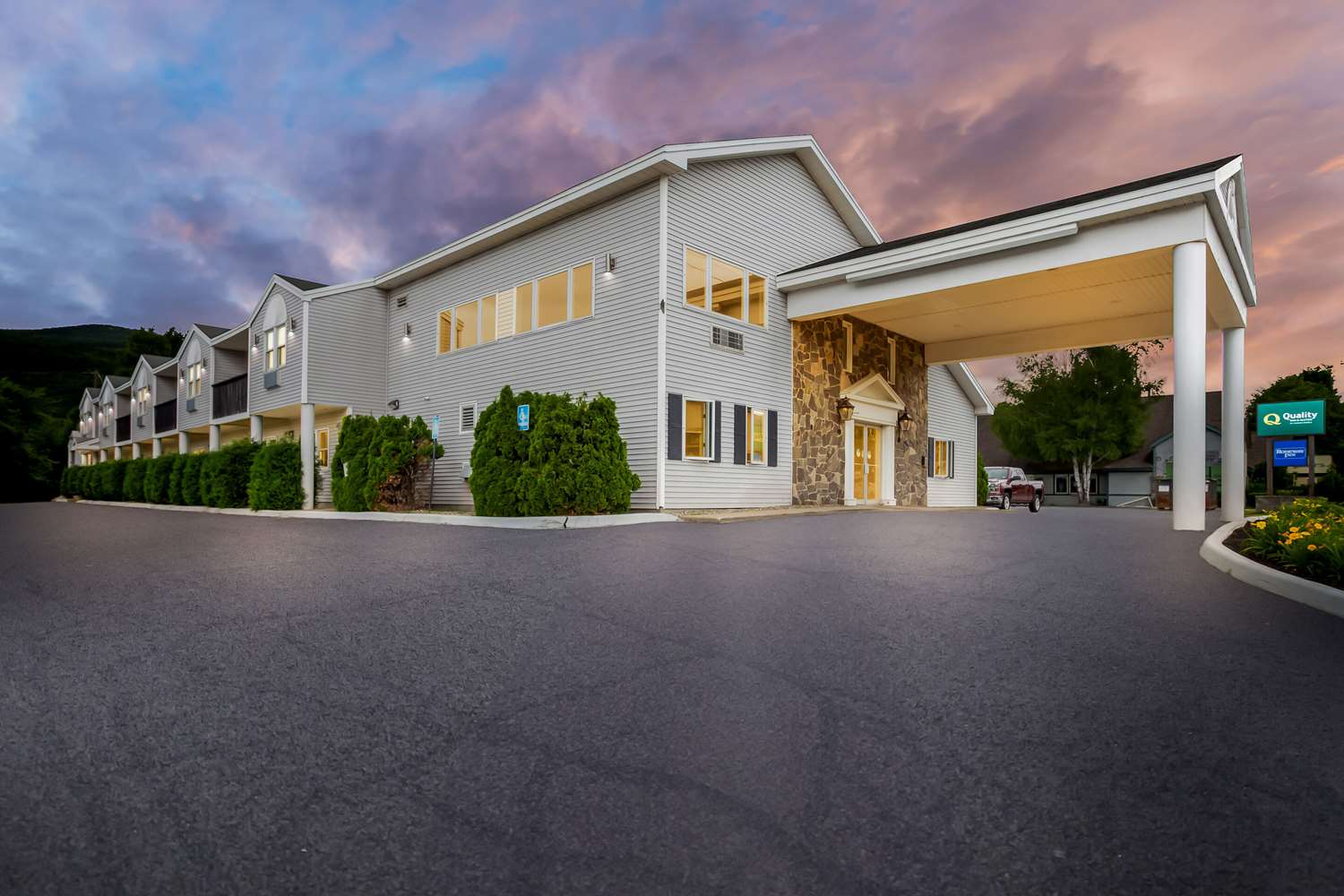 Rodeway Inn Gorham Riverside 2/33