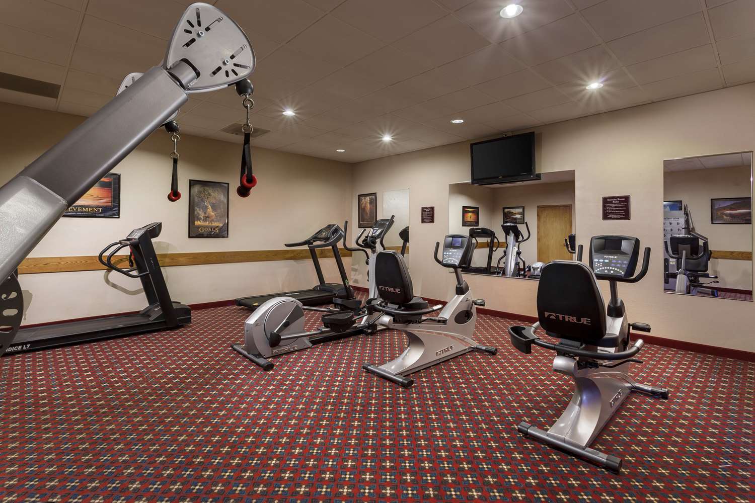 Roosevelt Grand Dakota, SureStay Collection by Best Western 5/11