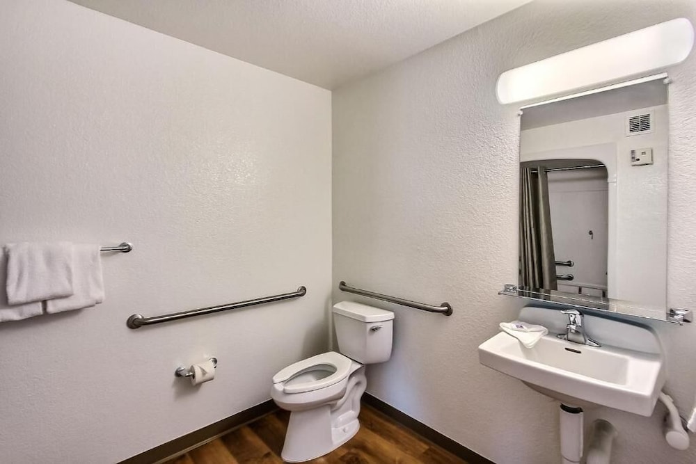 Motel6 Gilroy, CA 51/56