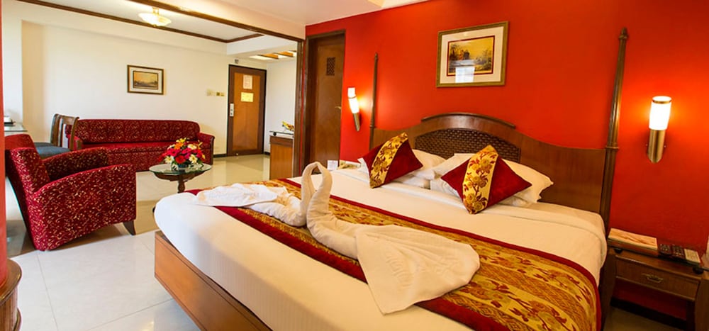 SUITE, KING BED