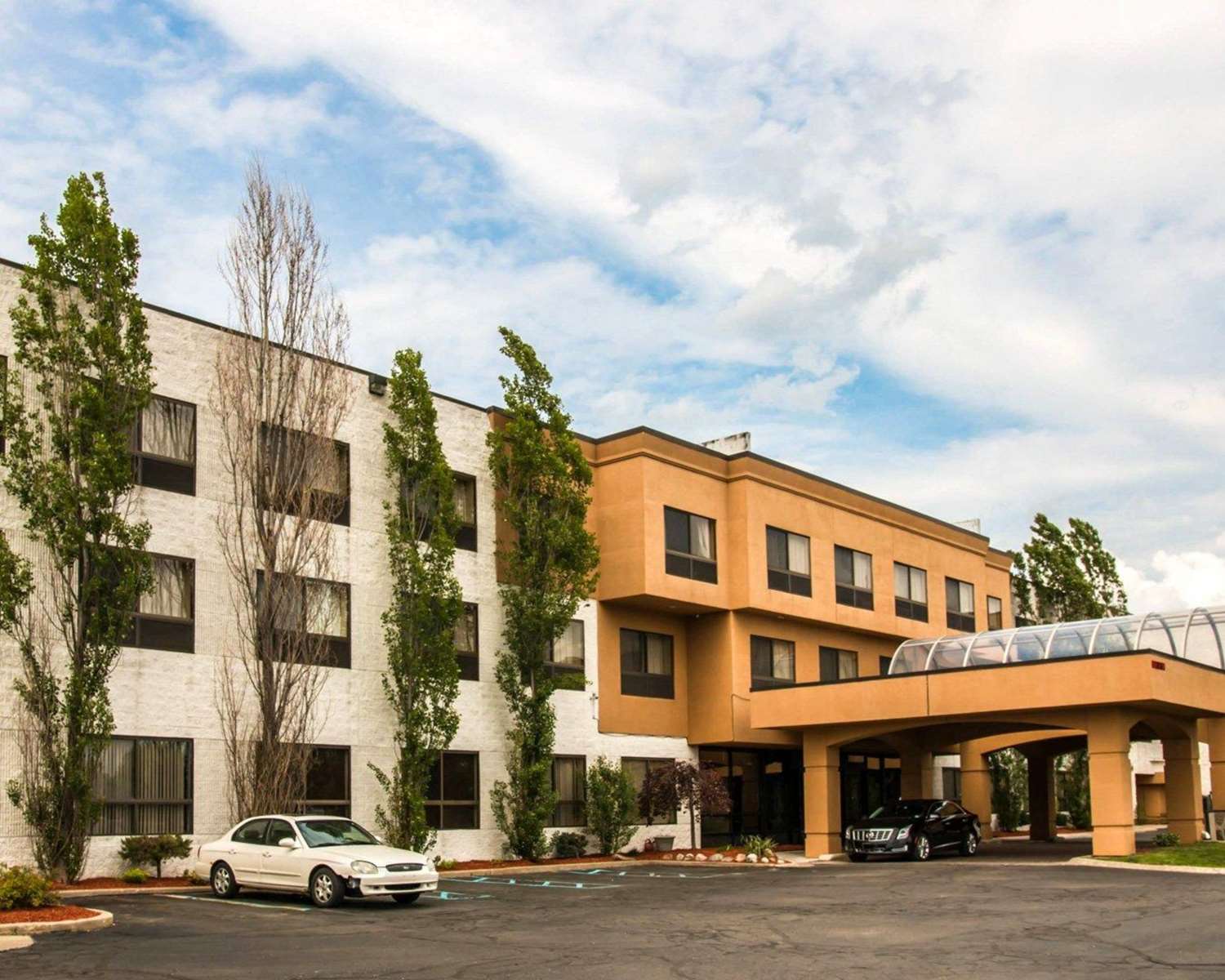 American Inn & Suites Waterford 13/13