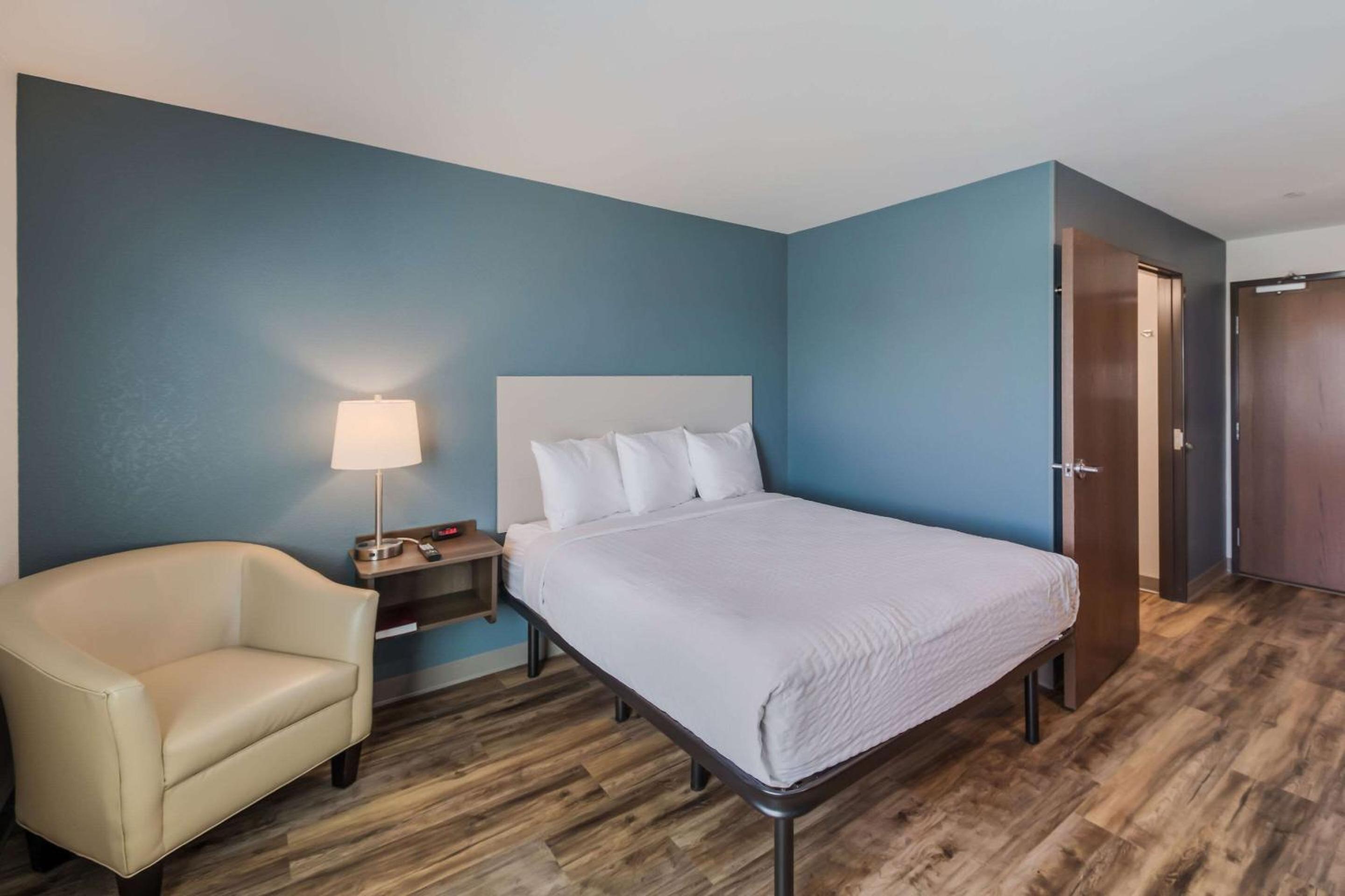 غرفة قياسية بسرير كوين، WoodSpring Suites Round Rock - Austin North 4/9