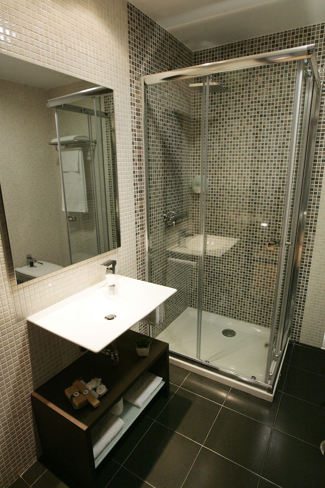 LA BASTIDA HOTEL 17/18