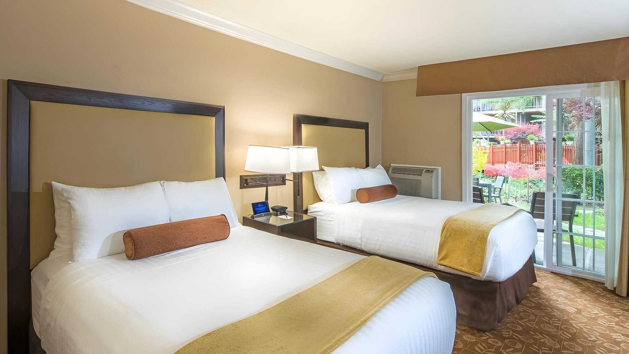 Creek, Deluxe, 2 Queen Beds