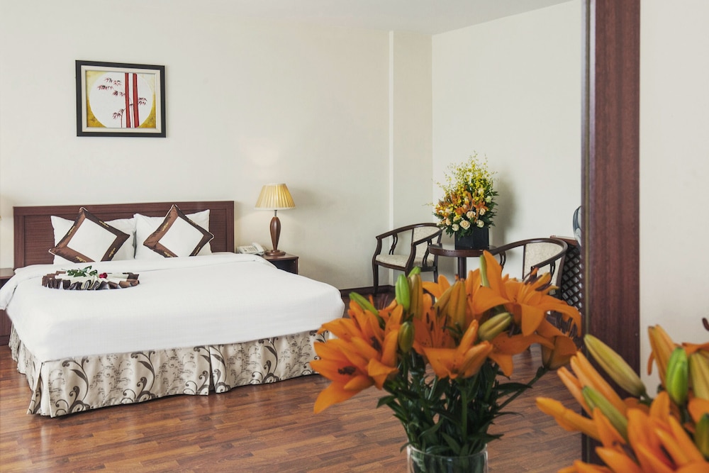 The Western Hill Hotel 25/50