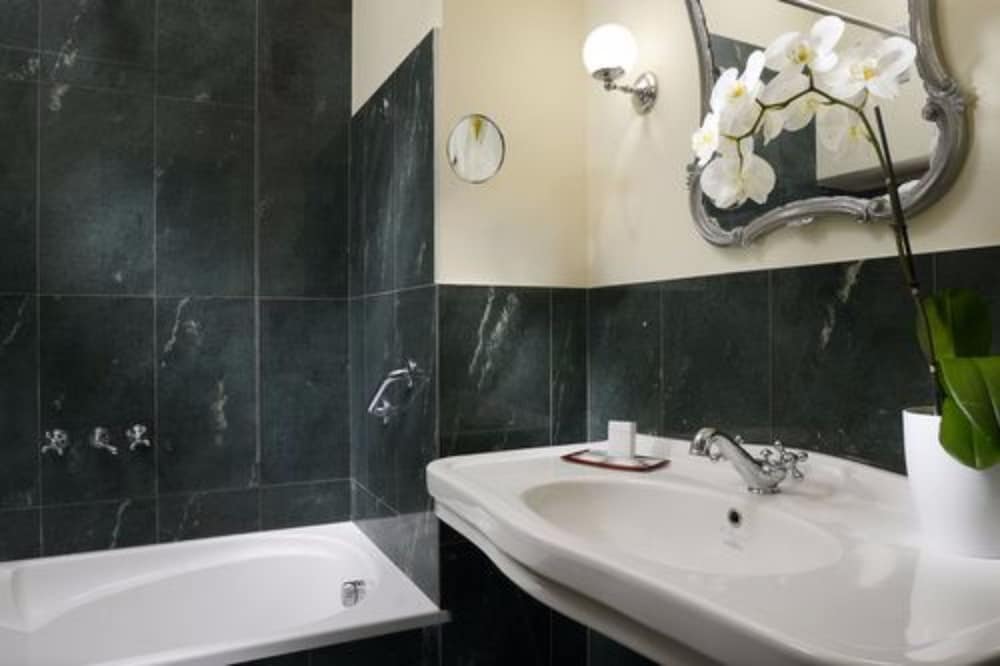 Hotel Titano 53/54