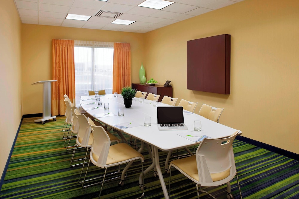 Fairfield Inn And Suites Toronto Mississauga 23/28