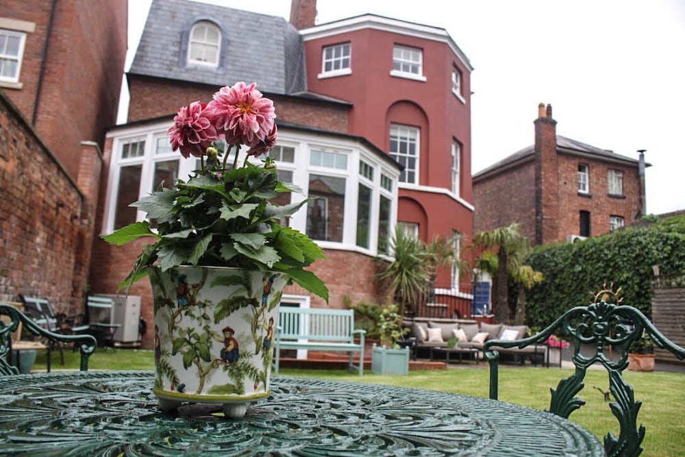Darwin's Townhouse 42/49