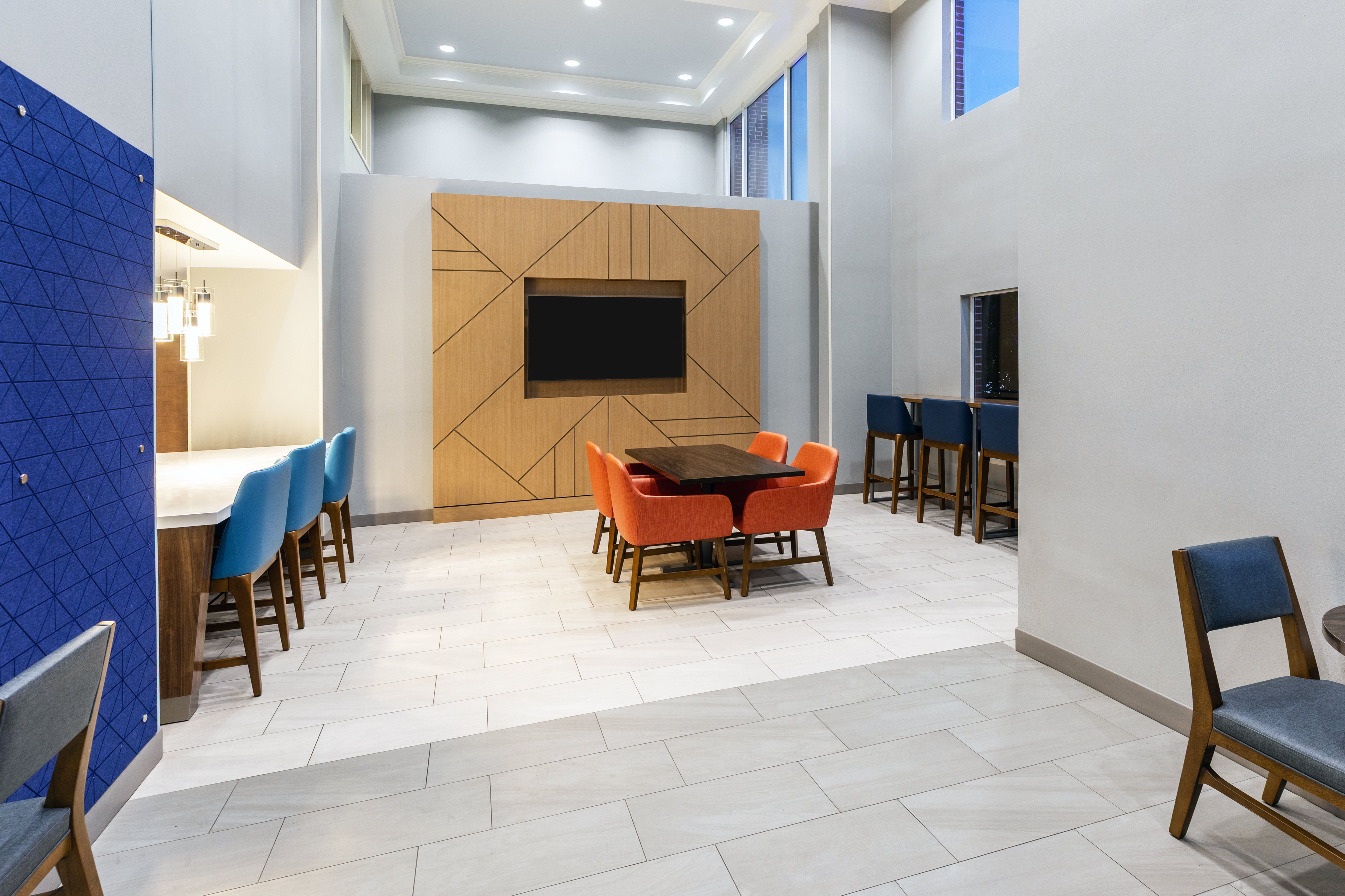 Holiday Inn Express Hotel & Suites Vicksburg 67/74