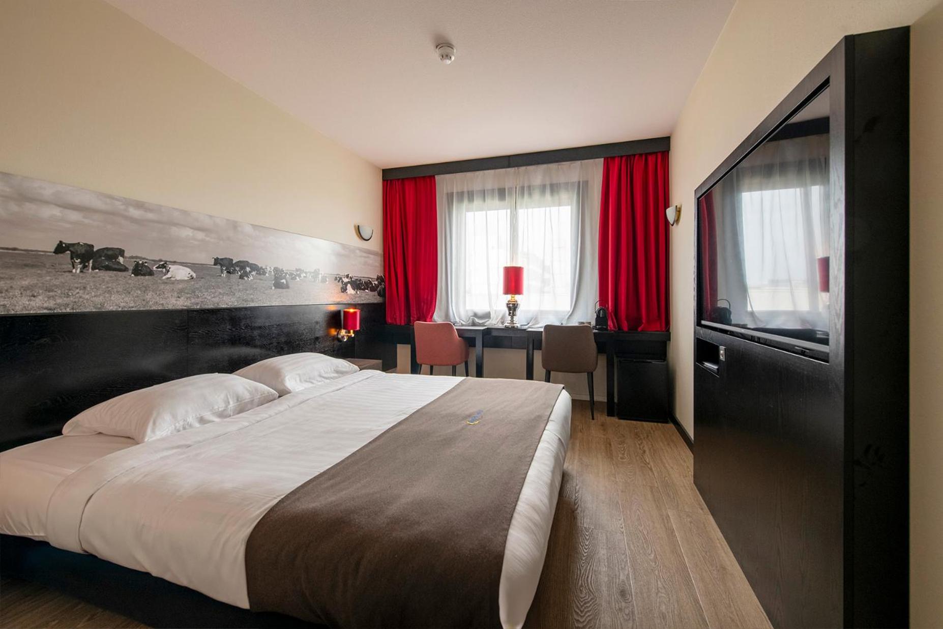 Deluxe, King Bed, Queen Bed