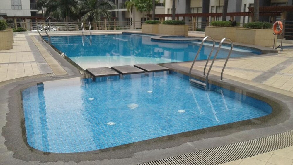 One Palm Tree Apartments 28/42
