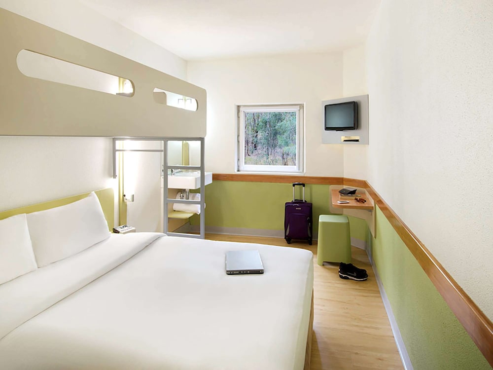 Ibis Budget Dandenong 9/65