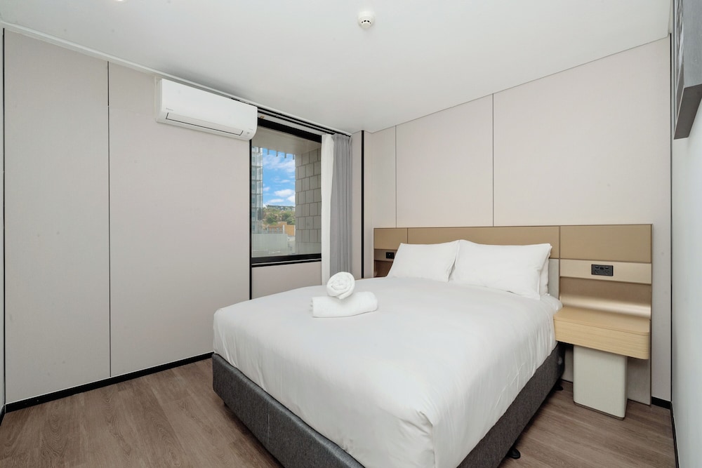 Madison Plaza Townsville 19/64