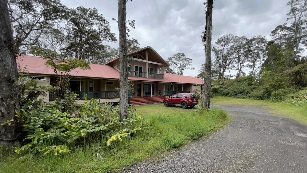 Volcano Forest Inn 5/50