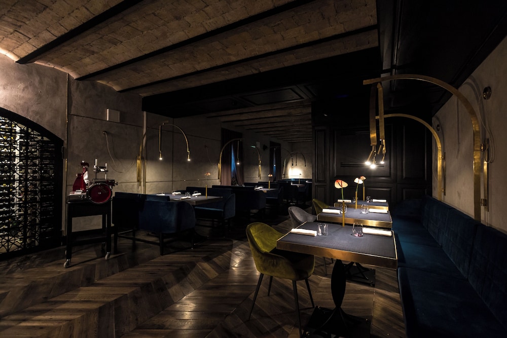 THE H'ALL TAILOR SUITE ROMA 52/65