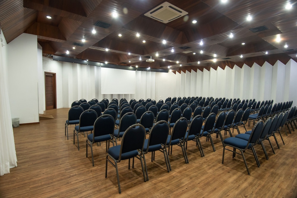 Golden Inga Suite Hotel 56/62