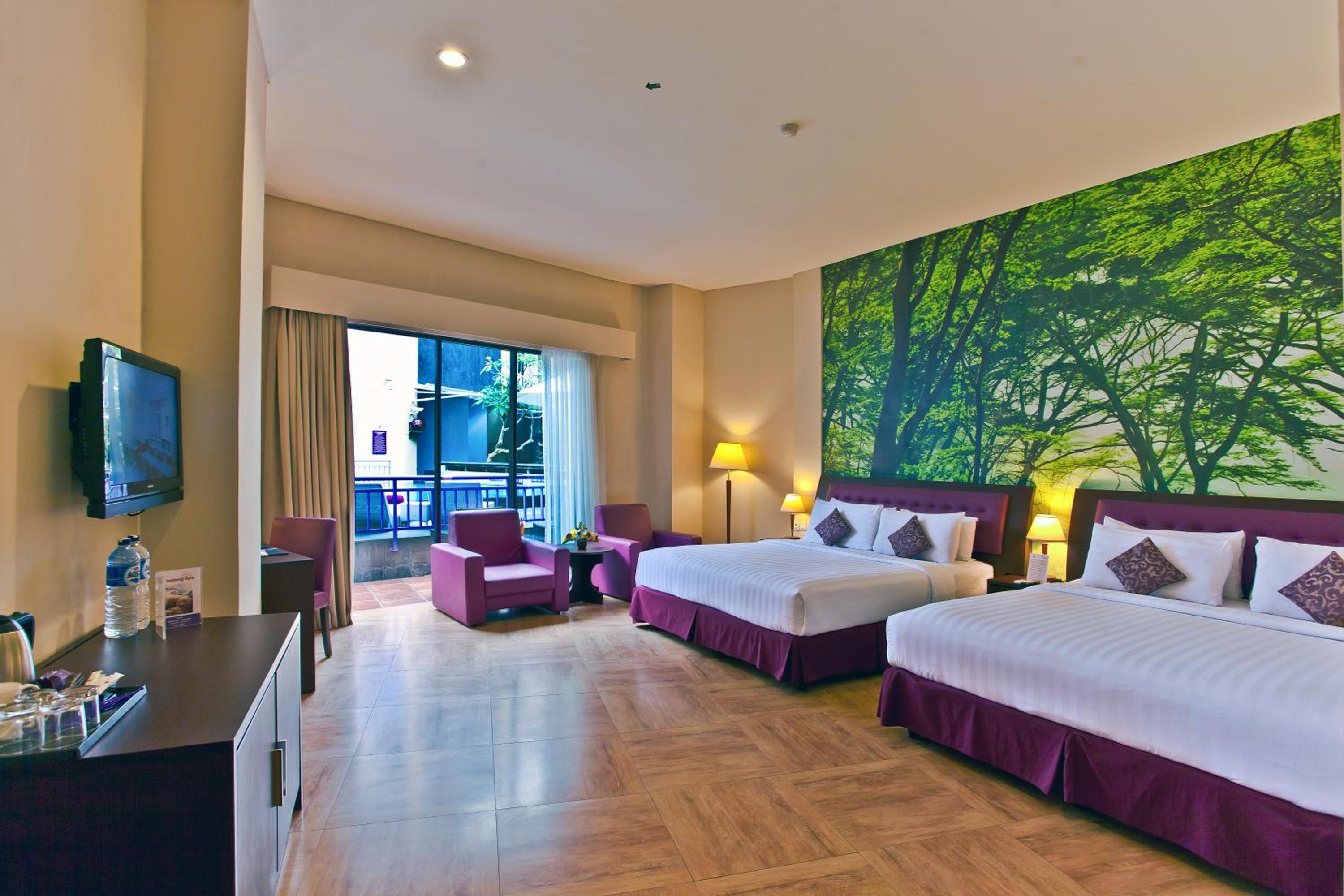 Room, Quadruple, Double Bed, No Window، Kuta Central Park Hotel 2/5