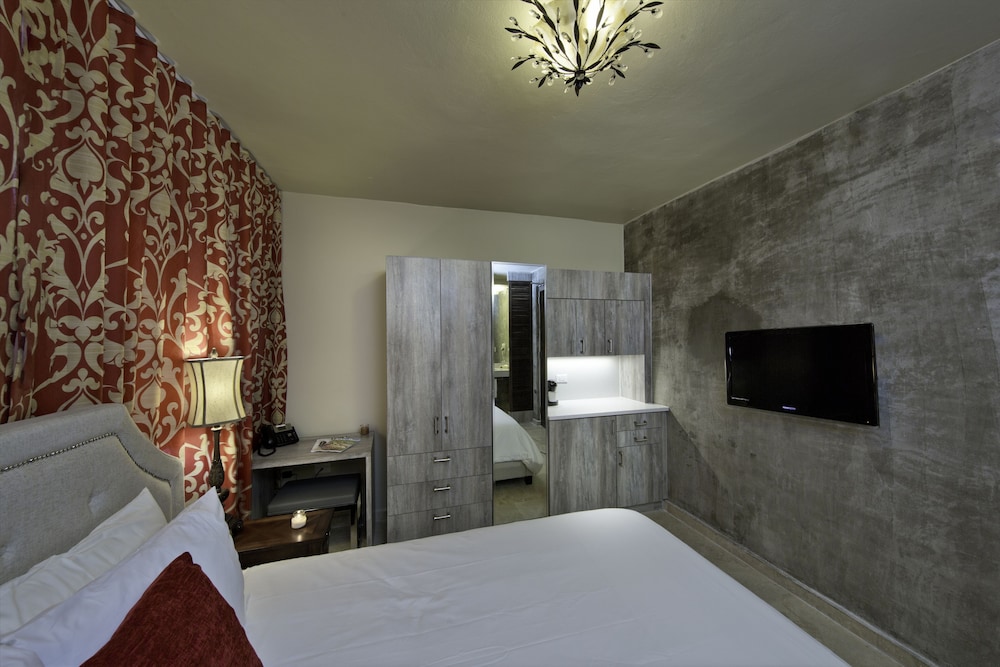 CIQALA Luxury Suites 27/75