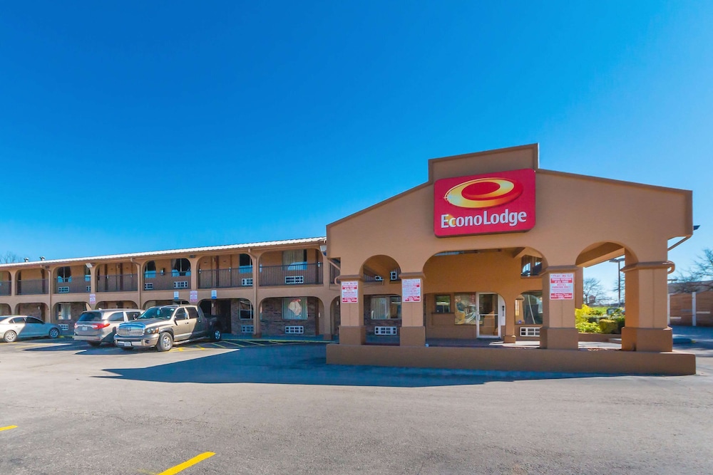 Econo Lodge San Marcos University Area 3/31