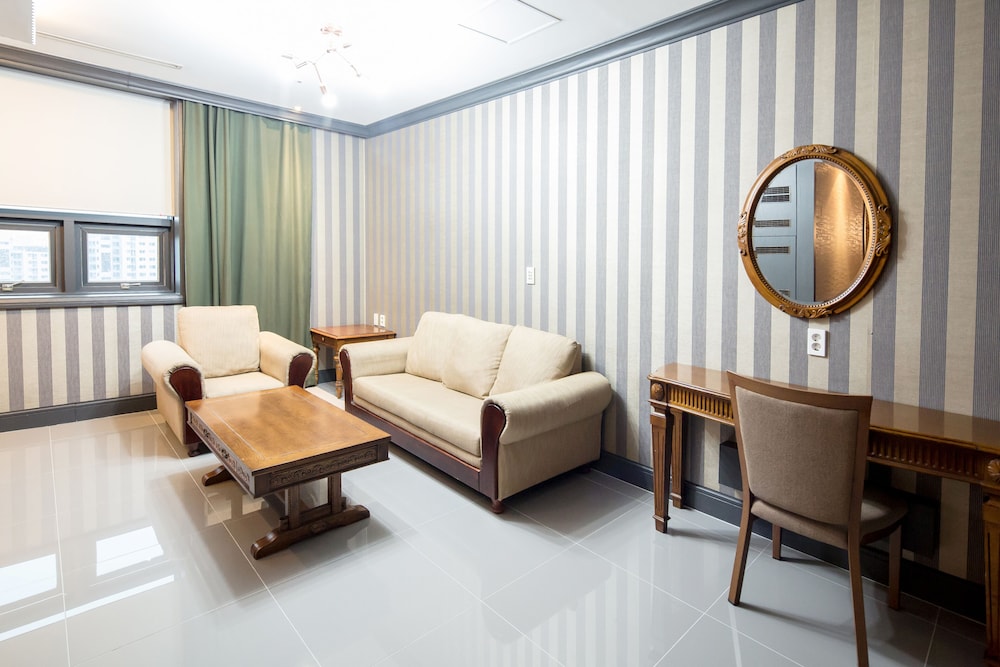 The Koryo Hotel 40/58