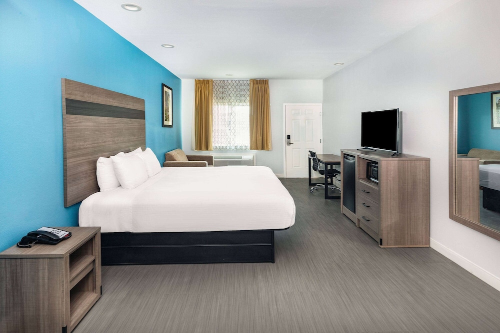 Baymont by Wyndham Freeport Texas 11/50