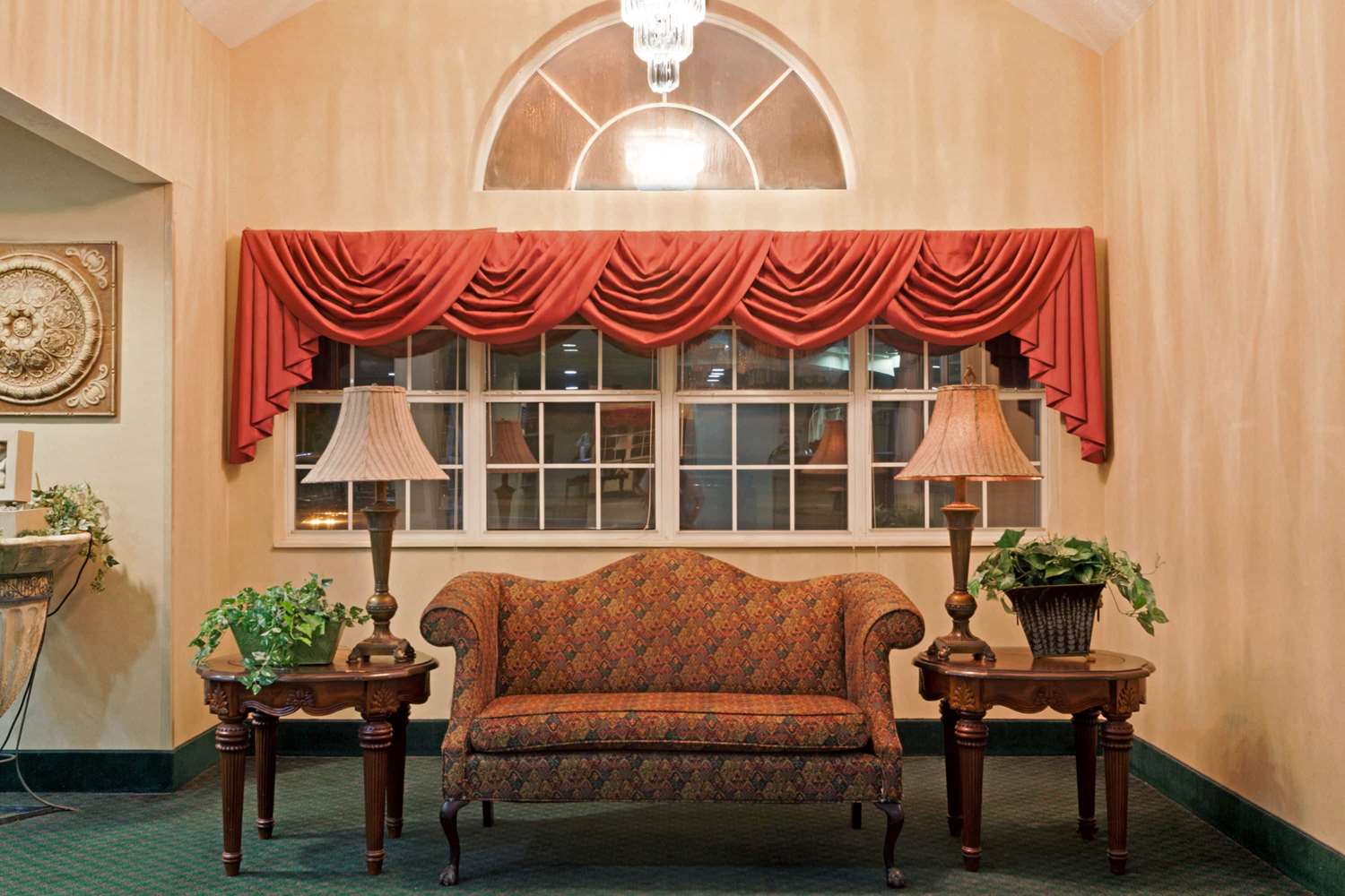 Days Inn & Suites by Wyndham Brandon Amphitheater 10/27