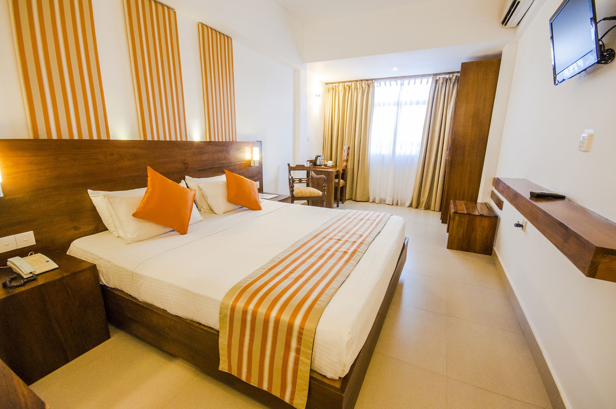 DELUXE, KING BED, BALCONY