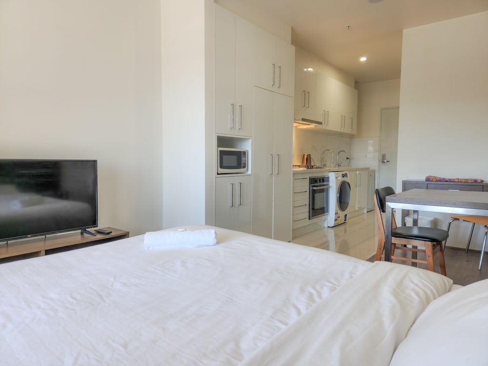 STUDIO, APARTMENT