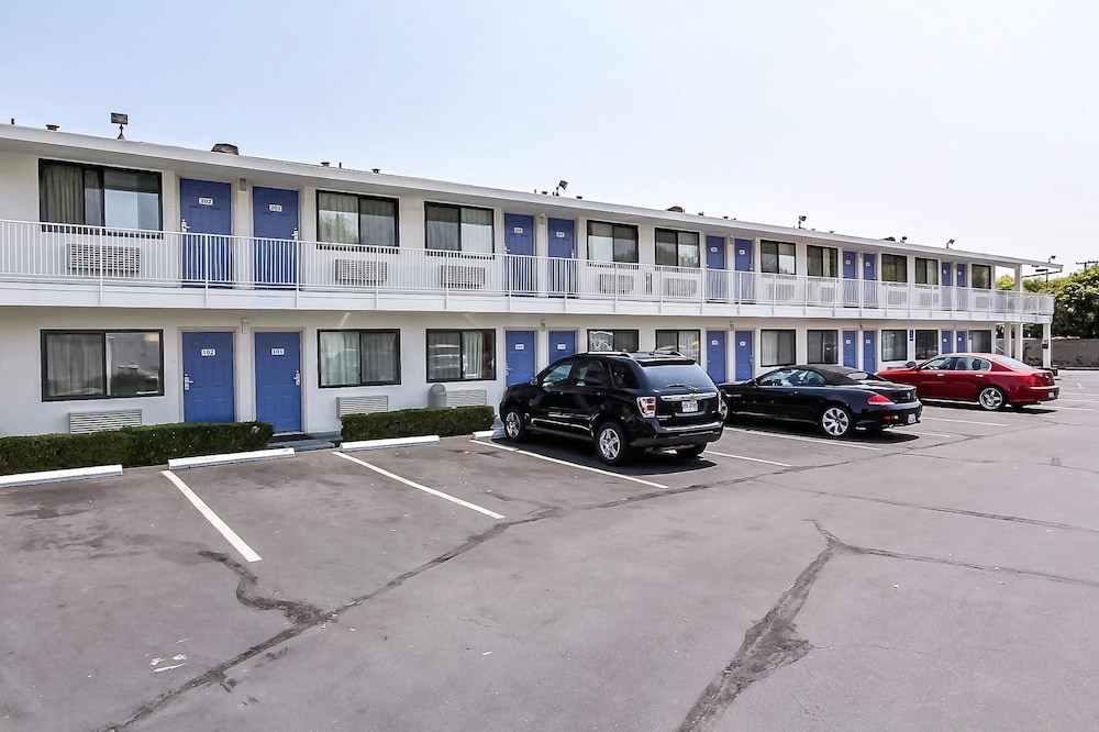 Motel6 Sunnyvale, CA - South 26/38