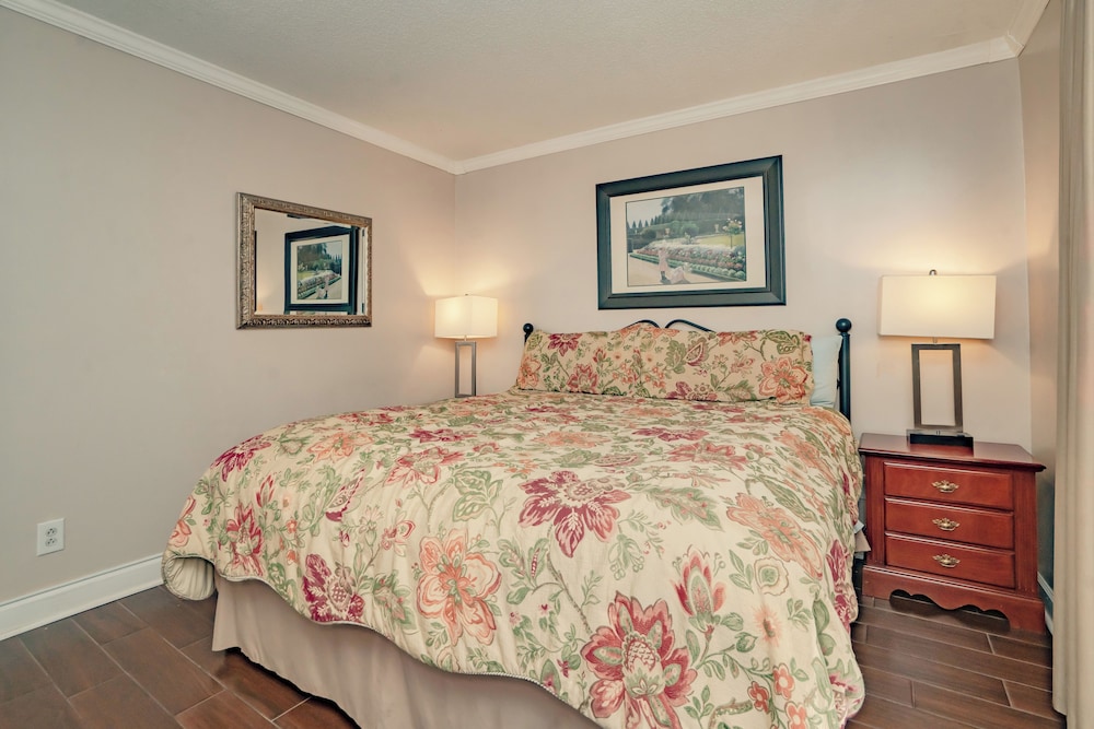 Oak Square Condominiums 12/50