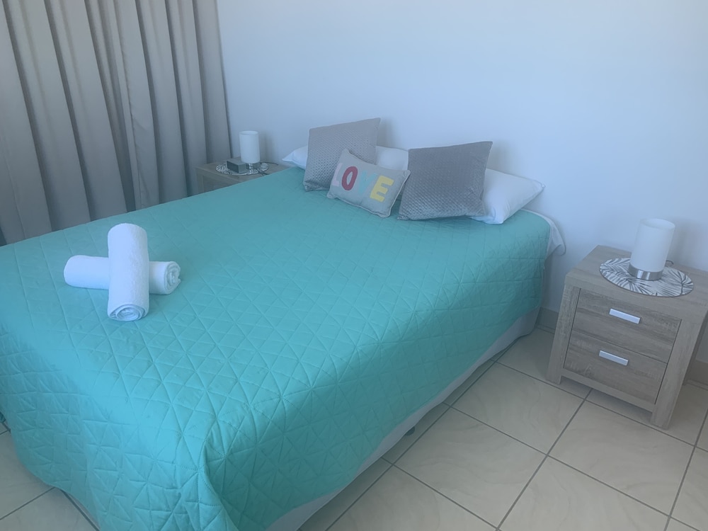 Beachfront Towers 16/80