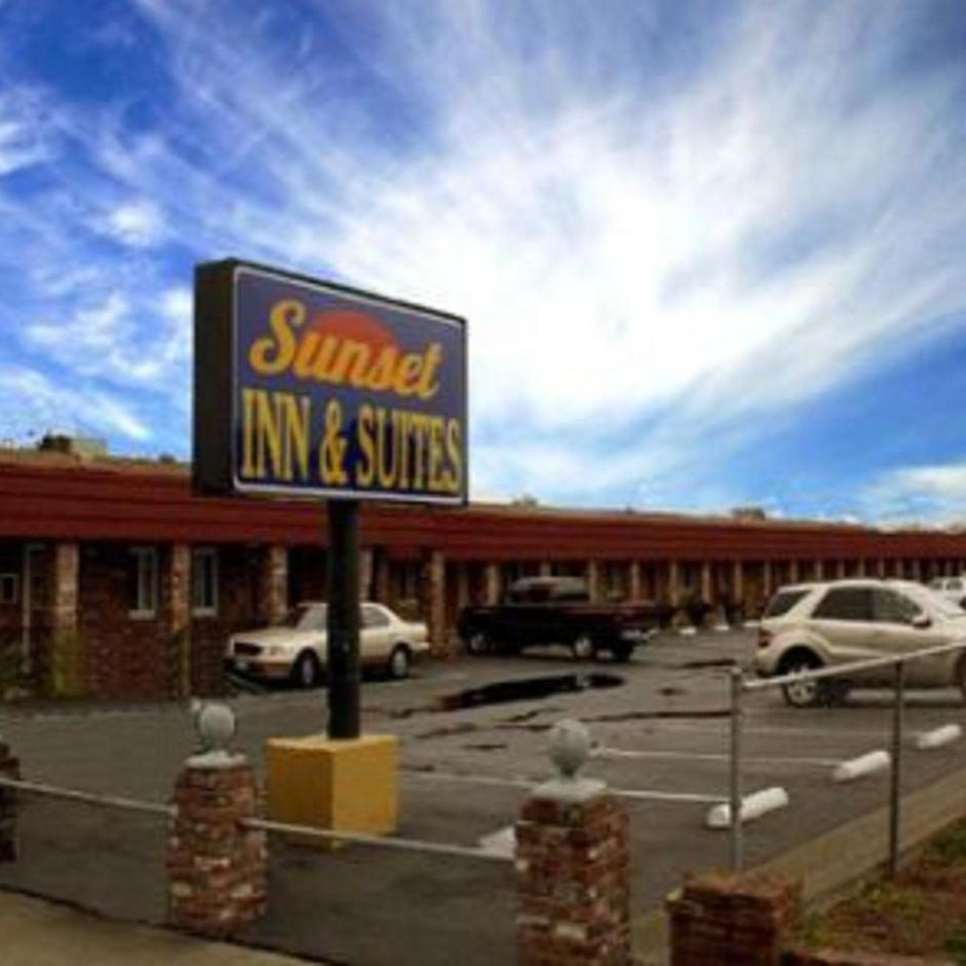 Sunset Inn and Suites 21/24