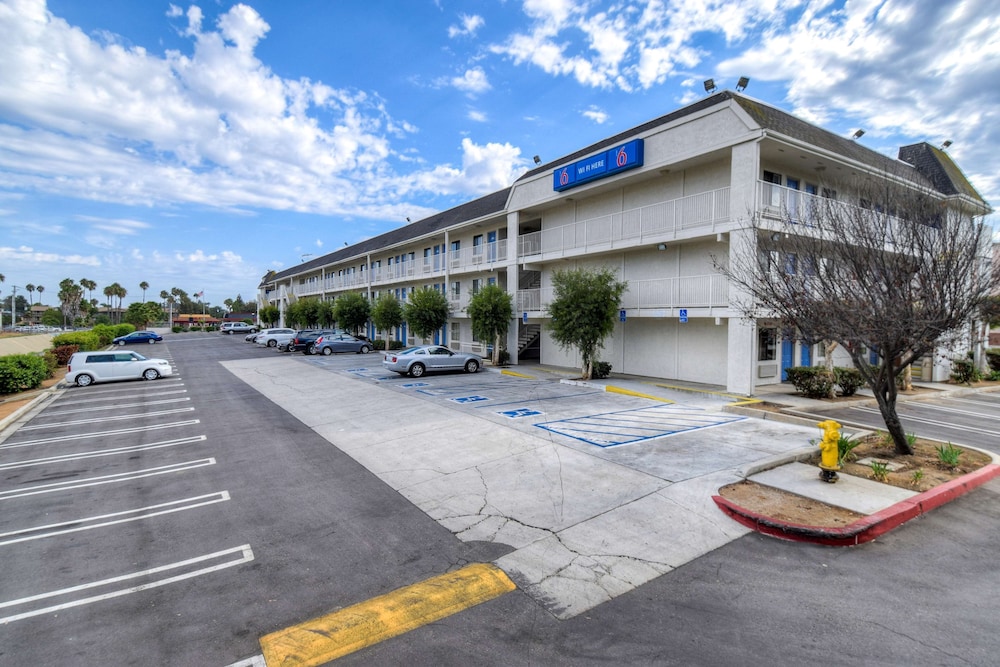 Motel6 Escondido Ca 11/54