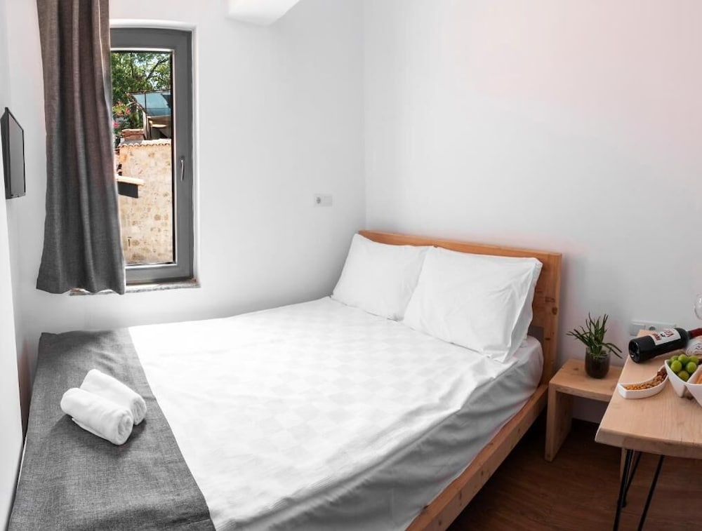 Solo Boutique Hotel 11/23