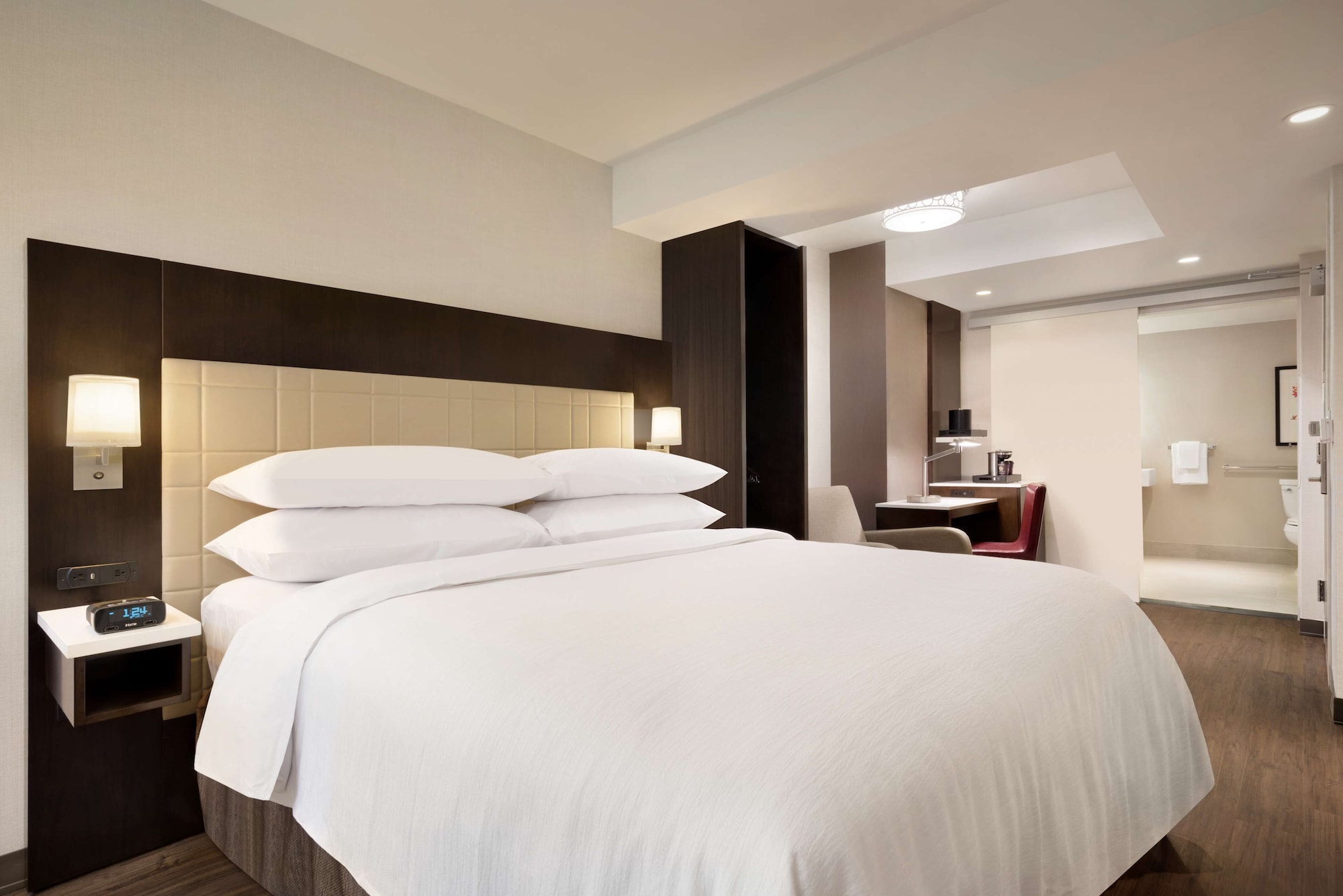 STUDIO, KING BED, ACCESSIBLE