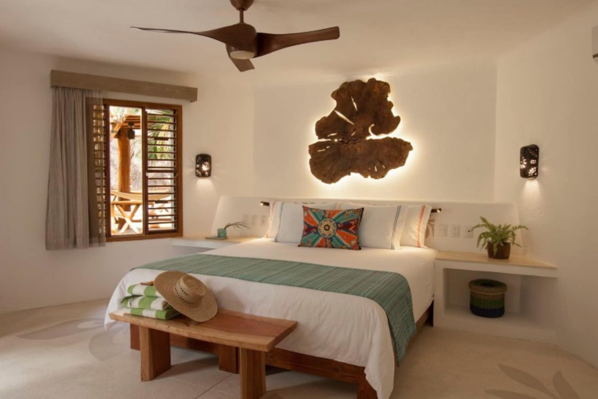 Room, Garden View